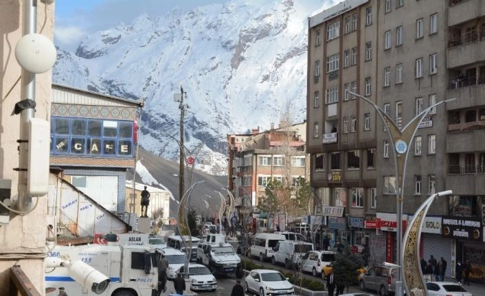 Hakkari polisinden ‘evde kalın’ anonsu