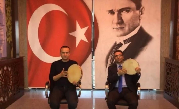 Hamur Yatılı Bölge Ortaokulu öğrencilerden Çanakkale Türküsü