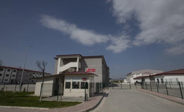 Hükümlü ve tutukluların telefonla görüşme hakkı haftada ikiye çıkarıldı