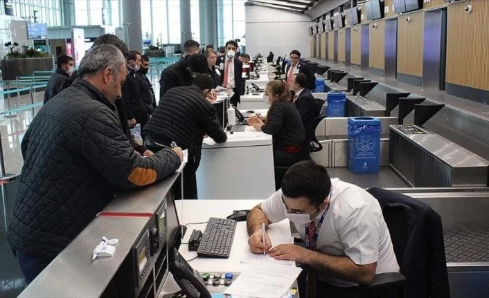 İstanbul Havalimanı'nda iç hat yolcularının seyahat izin belgesi için başvuruları başladı