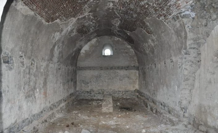 Kars tabyaları yok oluyor