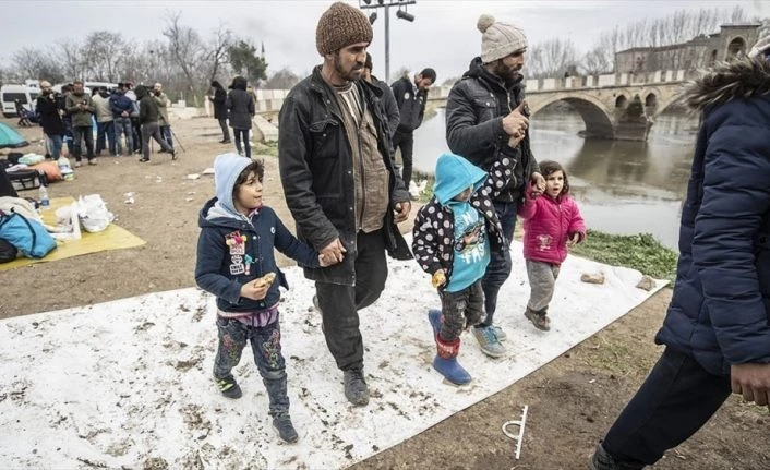 Kendilerinden önce ayak izleri Avrupa yolunda