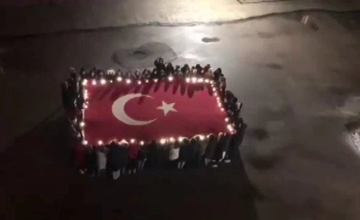 Kız yurdundaki öğrenciler İdlib şehitlerini andı