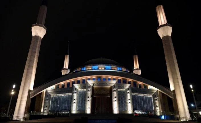 Koronavirüsün son bulması için cami hoparlörlerinden ikinci kez dualar yükseldi