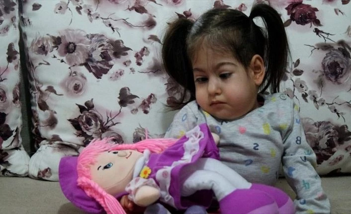 Küçük Ravzanur yaşından fazla hastalıkla mücadele ediyor