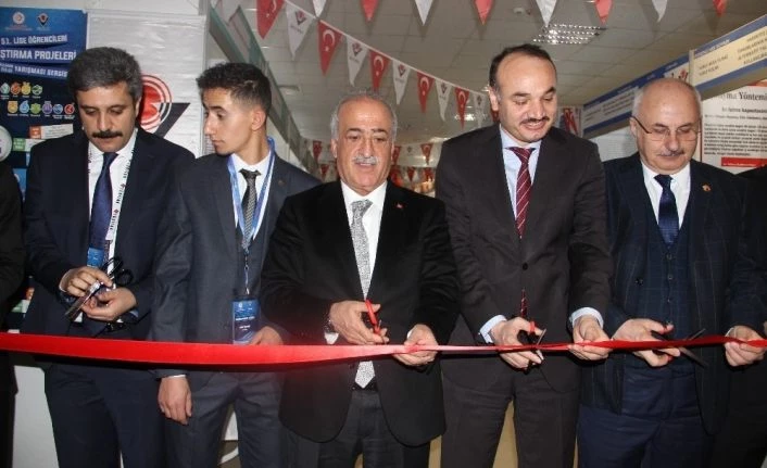 Liseli öğrenciler projeleriyle yarıştı