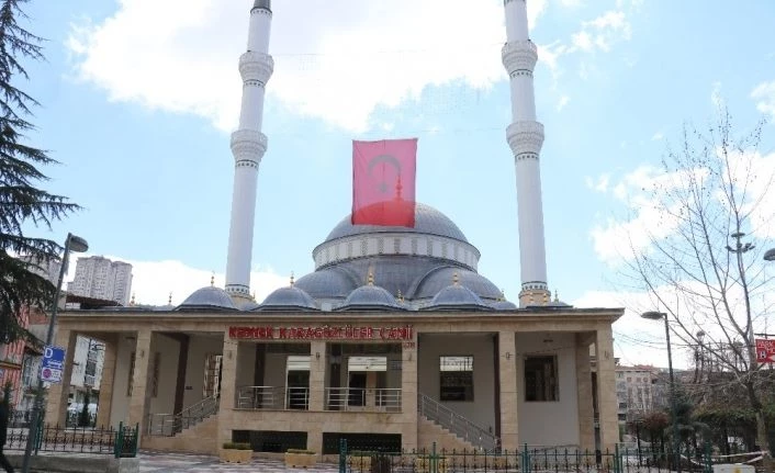 Malatya’da camilerde cuma namazı kılınmadı