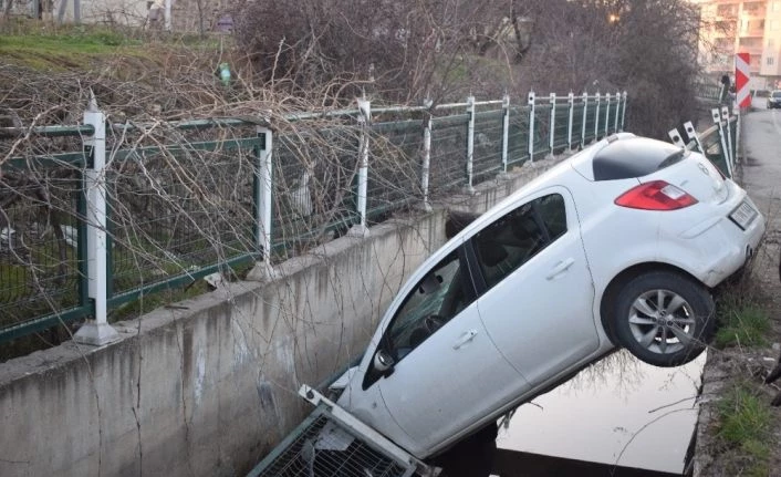 Malatya’da otomobil sulama kanalına uçtu: 2 yaralı