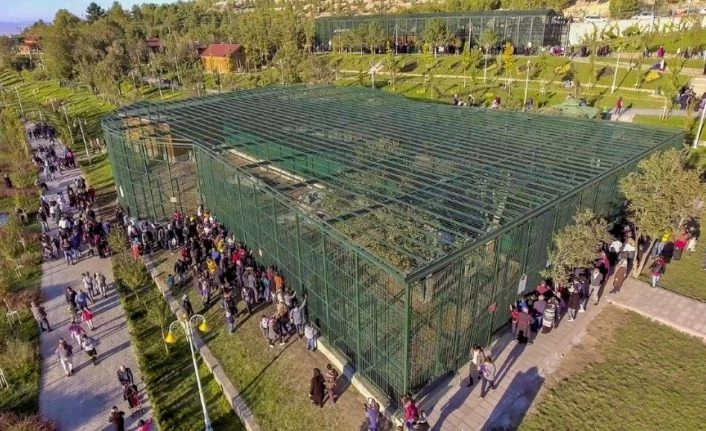 Malatya’da taziye çadırı kaldırıldı, hayvanat bahçesi ziyarete kapatıldı