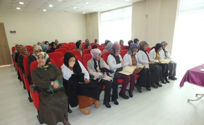 Malazgirtli kadınlardan Kahraman Mehmetçik için dua