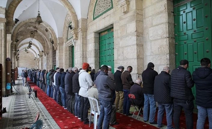 Mescid-i Aksa yeni tip koronavirüs nedeniyle ibadete kapatıldı