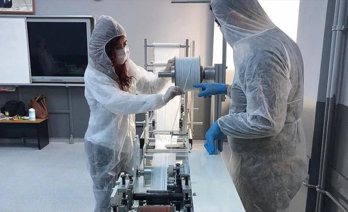 Milli Eğitim Bakanlığı cerrahi maske makinesi üretti