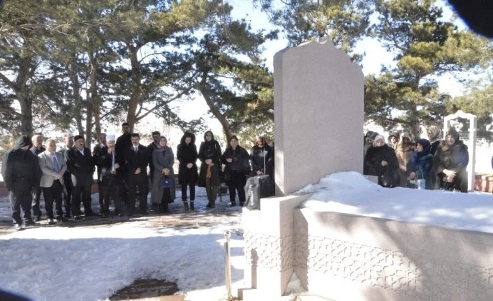 Nene Hatun kabri başında dualarla anıldı