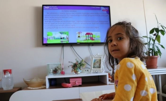 Öğrenciler EBA ile ilk derslerini işledi