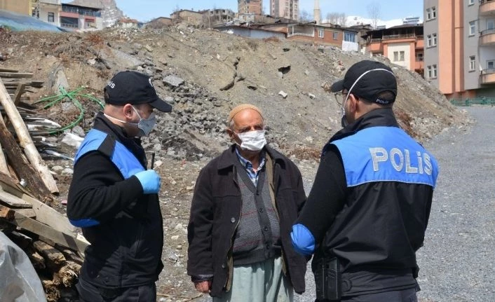 Polis uyarı yaptı, yaşlı vatandaş dua etti