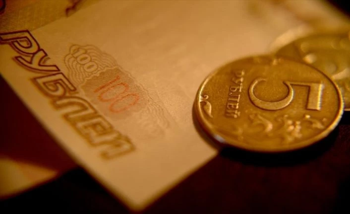 Putin’in halka hitap konuşmasının ardından Rus rublesi düşüşe geçti