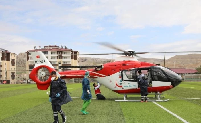 Rahatsızlanan kadın hava ambulansıyla hastaneye kaldırıldı
