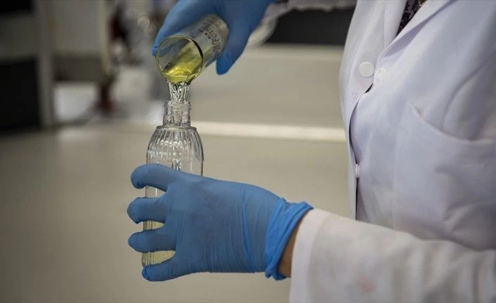 Sanayi ve Teknoloji Bakanı Varank, kolonya ve dezenfektan üretimini artıracak önlemleri açıkladı