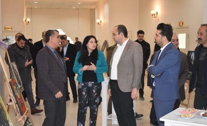 Şiddet gören kadınlar anısına resim sergisi açtı