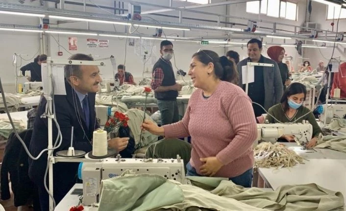 Tunceli’de tekstilde çalışan kadınlara Vali Sonel’den jest