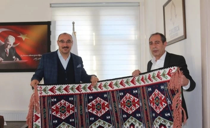 Tutak Belediye Başkanı Duru, Çukurca Belediyesini ziyaret etti