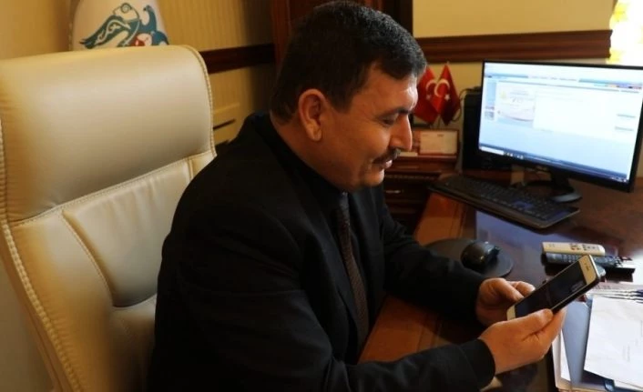 Vali Arslantaş, sokağa çıkamayan vatandaşlarla görüntülü konuştu