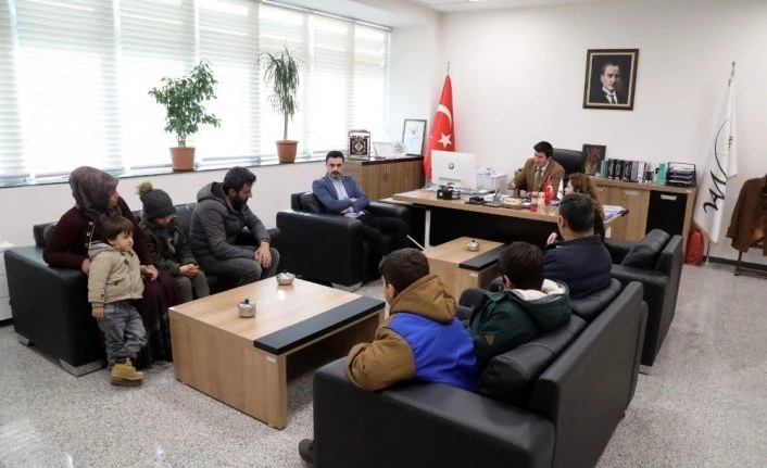Van Büyükşehir Belediyesi Ahi ailesine yardımda bulundu