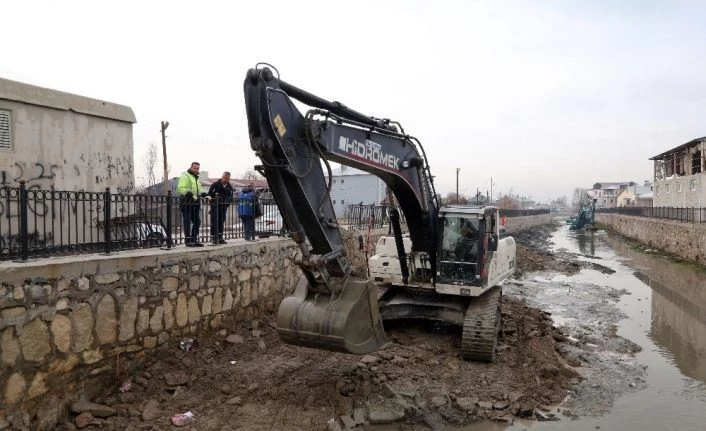 Van Büyükşehir Belediyesi balık göçü için harekete geçti