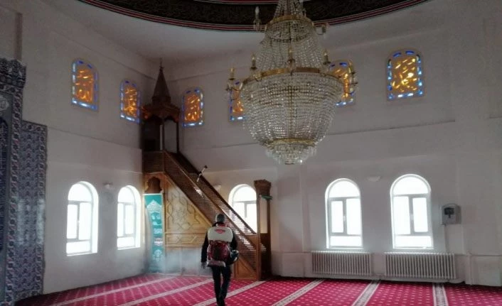 Van Büyükşehir ve ilçe belediyelerinden takdir edilen korona virüsü çalışmaları