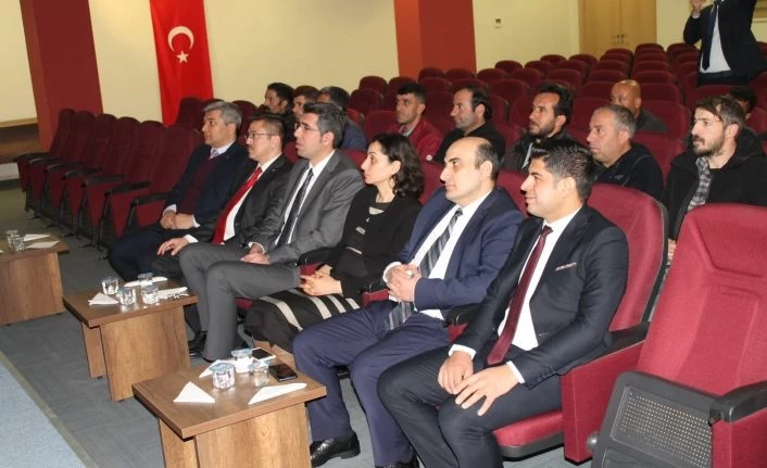 Van Cumhuriyet Başsavcılığı’ndan hükümlü ailelerine kışlık bot desteği