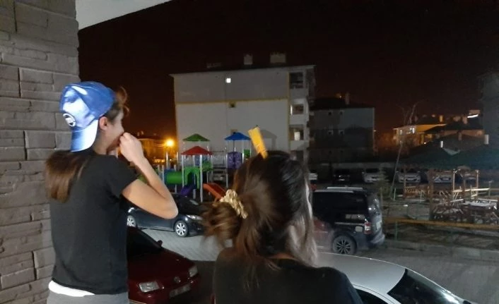 Van’da sağlık çalışanlarına alkışlı destek