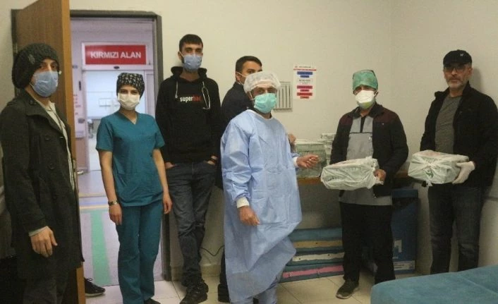Van’da sağlık çalışanlarına pizza sürprizi