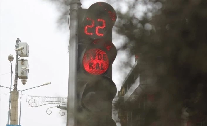 Van’daki trafik ışıkları ’Evde kal’ dedi