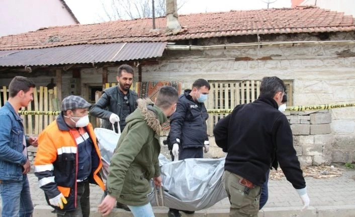 Yaşlı adam evinde yanmış olarak ölü bulundu