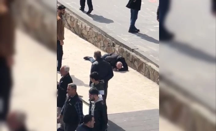Yere yığılan şahsa, virüs endişesiyle kimse müdahale edemedi
