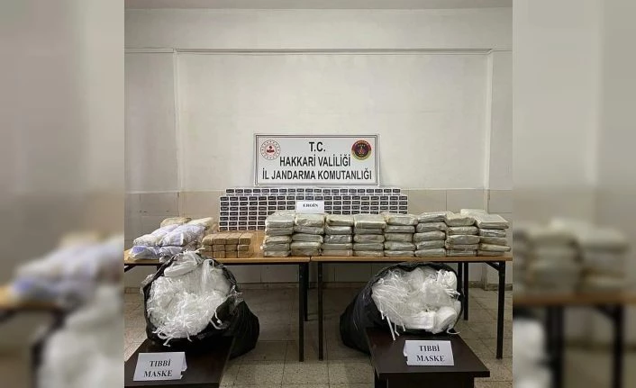 Yüksekova’da 177 kilo eroin ile 10 bin adet tıbbi maske ele geçirildi