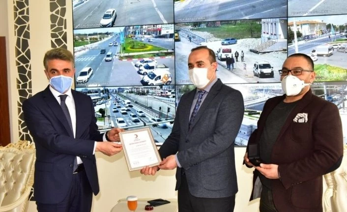 10 kez kan bağışladı bronz madalya ve berat aldı