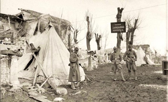 1939 Erzincan Depremi sonrası kurulan çadır karakolu