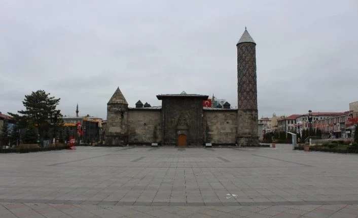 4 günlük sokağa çıkma kısıtlamasının ilk gününde Erzurum sessizliğe büründü