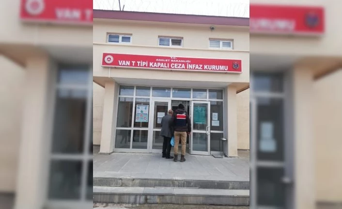 9 yıllık cezaevi firarisi, evden ahıra açılan tüneli takip eden jandarma ekiplerince yakalandı