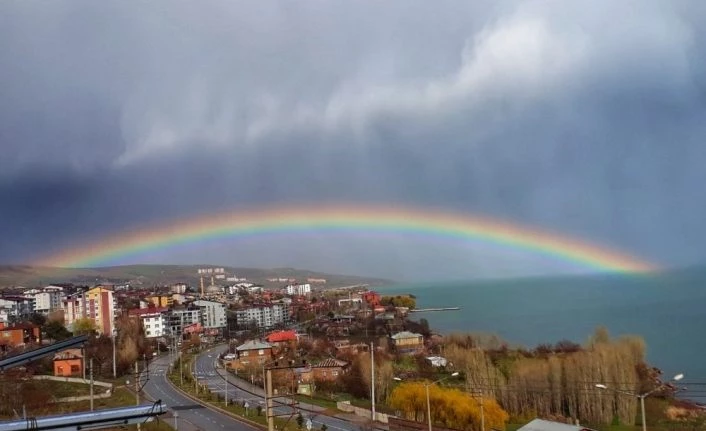 Ahlat’taki gökkuşağı hayranlık uyandırdı
