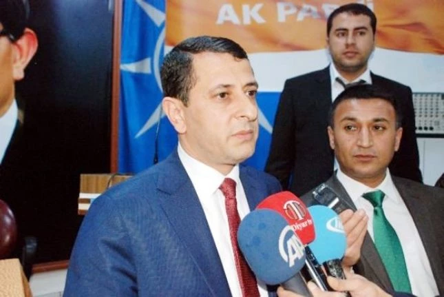 AK Parti MKYK Üyesi Parlak: Fırın ve market kuyruğuna girenler karantina uygulasın