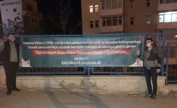 Ak Parti’den anlamlı pankart