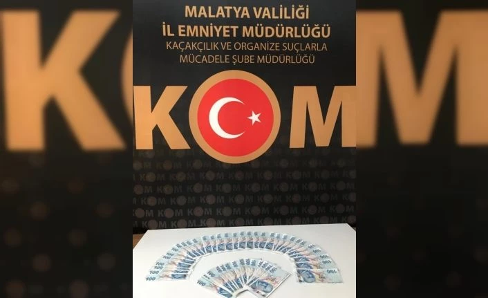 Akaryakıt istasyonuna sahte para verdiler