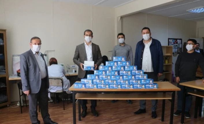 Aşkale’de 15 bin maske üretildi