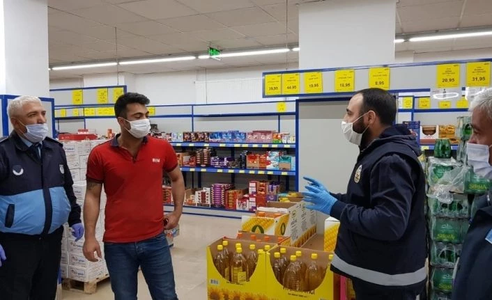 Aşkale’de ücretsiz maske dağıttılar