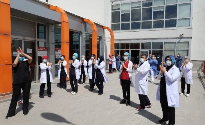 Atatürk Üniversitesi Araştırma Hastanesinde Covid-19 teşhis ve tedavi süreçleri devam ediyor