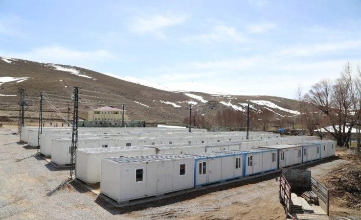 Başkale’de konteyner kente yerleşim başladı