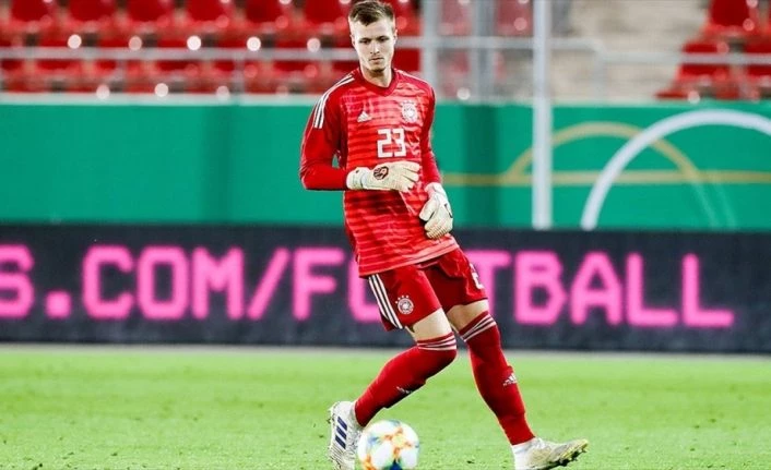Bayer Leverkusen kaleci Lennart Grill