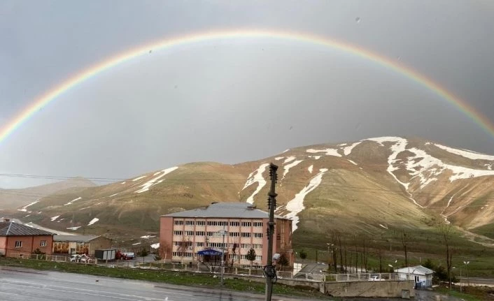 Bitlis’te yağmur sonrası gökkuşağı güzelliği
